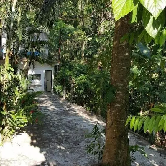 בית מלון כפרי La Quinta Avenida