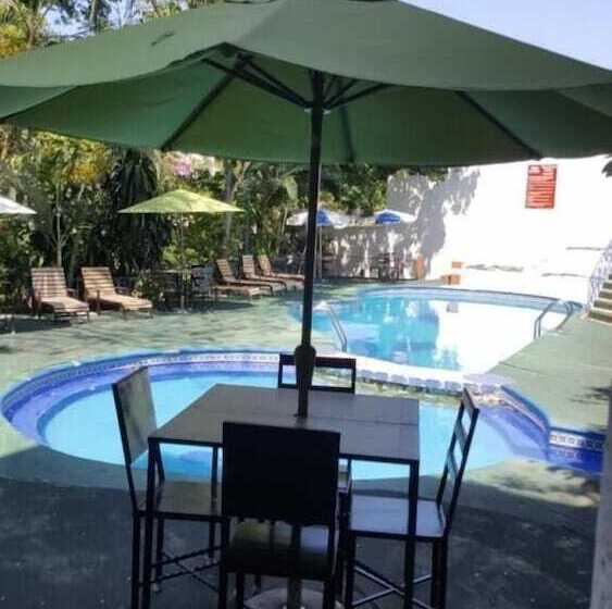 בית מלון כפרי La Quinta Avenida