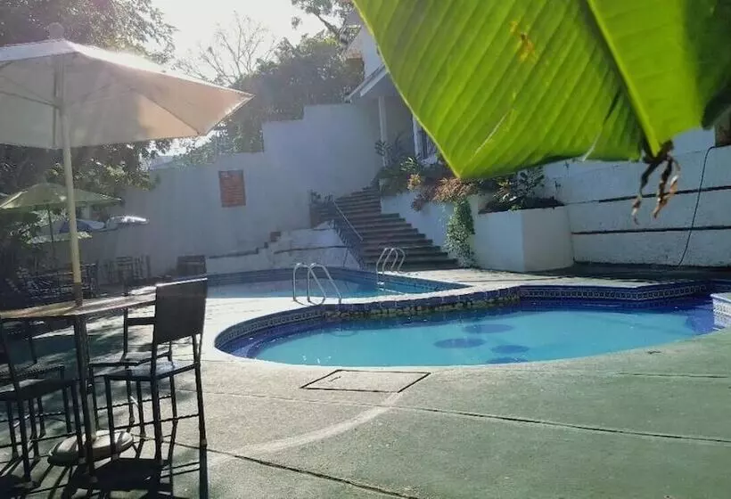 בית מלון כפרי La Quinta Avenida