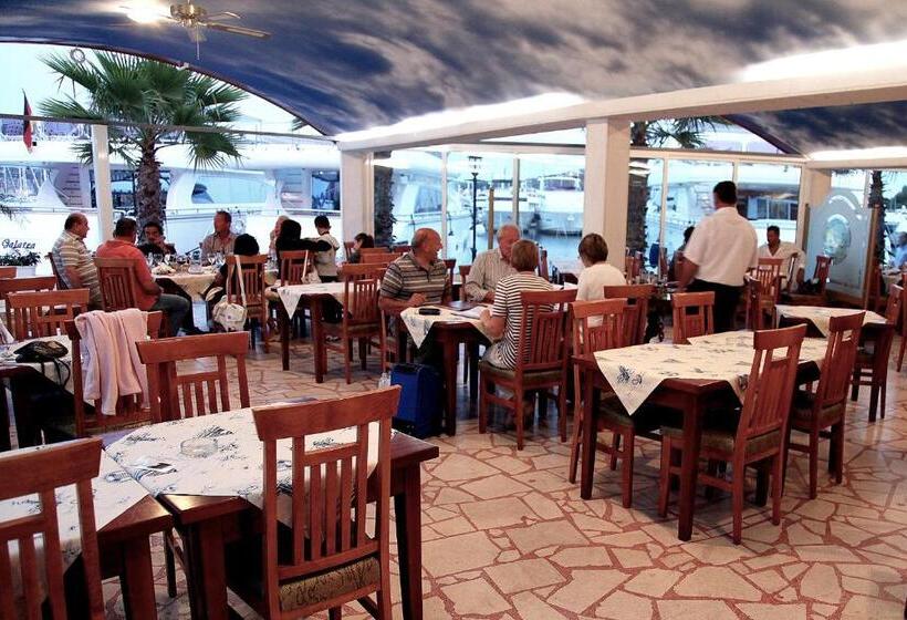 فندق Marina Frapa Resort Rogoznica