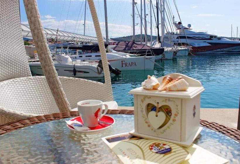 فندق Marina Frapa Resort Rogoznica