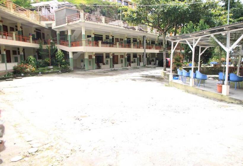 Pandu Lakeside Hotel Parapat