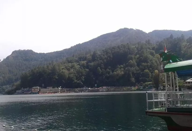 Pandu Lakeside Hotel Parapat
