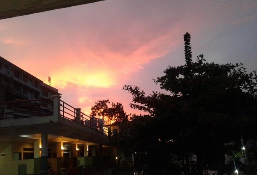 Pandu Lakeside Hotel Parapat