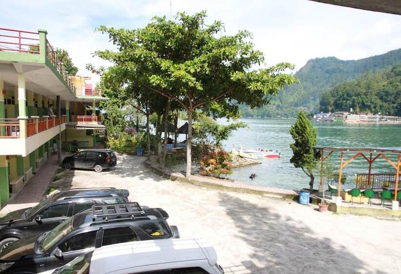 Pandu Lakeside Hotel Parapat