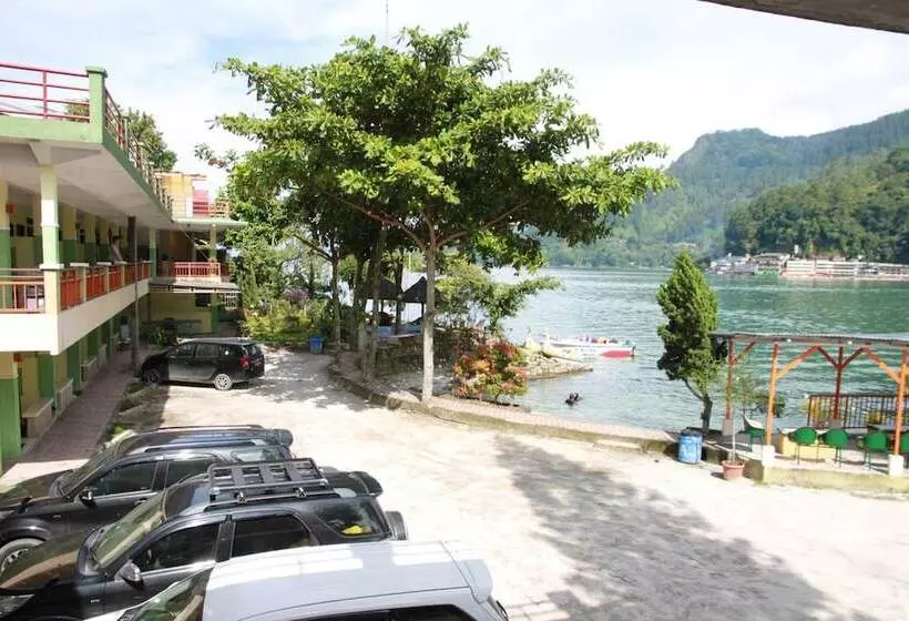Pandu Lakeside Hotel Parapat