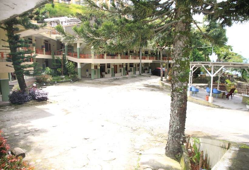 Pandu Lakeside Hotel Parapat