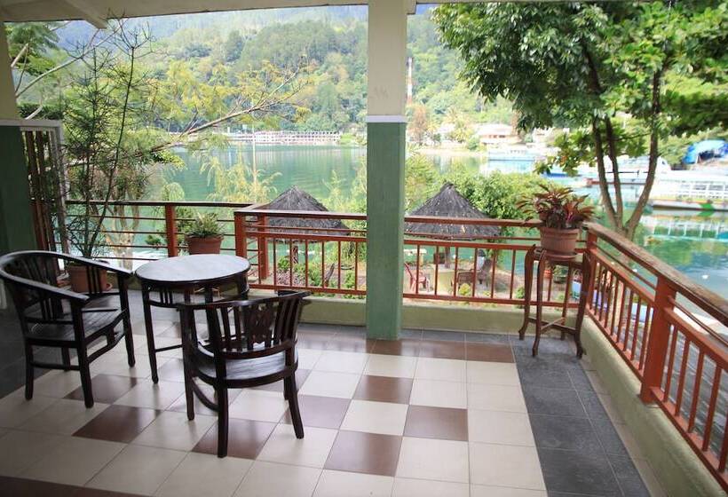 Pandu Lakeside Hotel Parapat