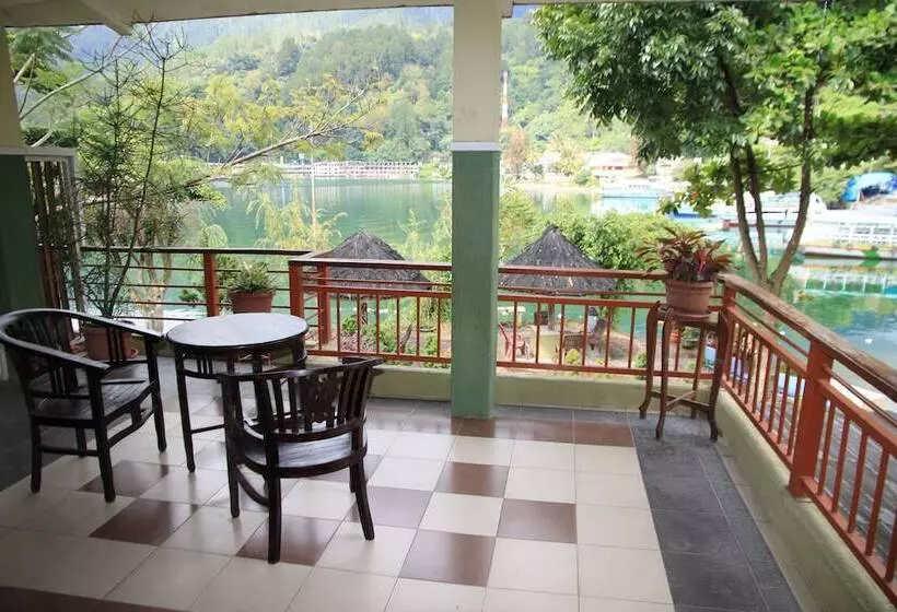 Pandu Lakeside Hotel Parapat