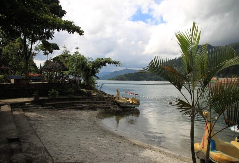 Pandu Lakeside Hotel Parapat