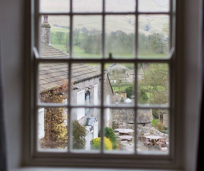 ホテル The Assheton Arms