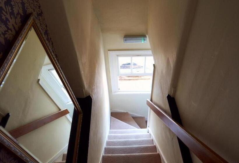 Отель The Coachmakers Arms