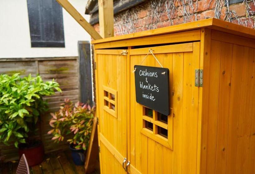 Отель The Coachmakers Arms