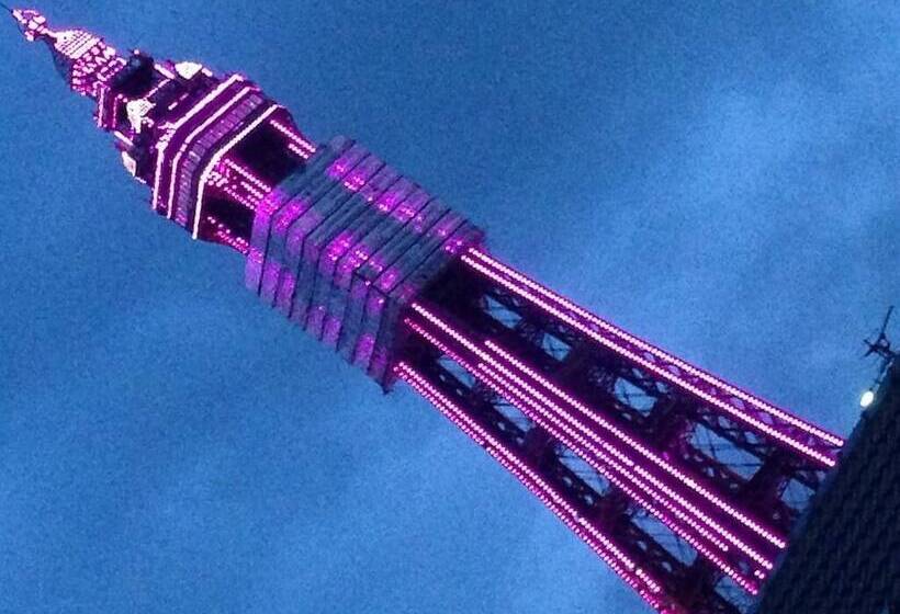 Wilsons Hotel   Blackpool Tower View
