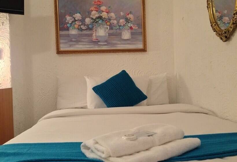 Wilsons Hotel   Blackpool Tower View