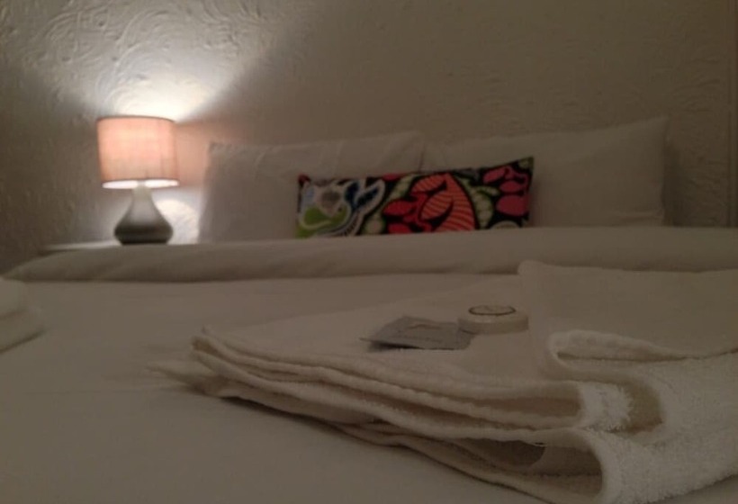 Wilsons Hotel   Blackpool Tower View