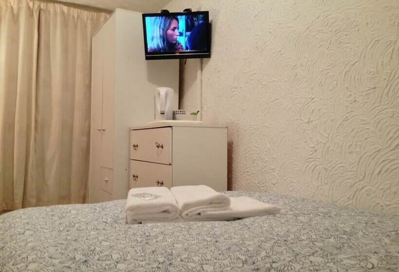 Wilsons Hotel   Blackpool Tower View