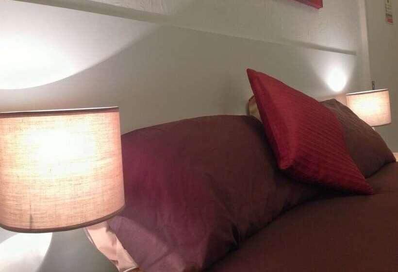 Wilsons Hotel   Blackpool Tower View