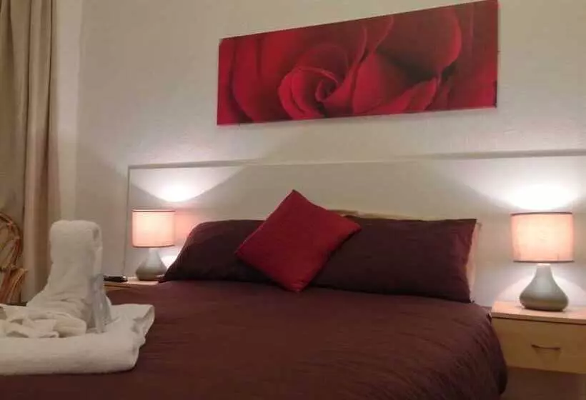 Wilsons Hotel   Blackpool Tower View