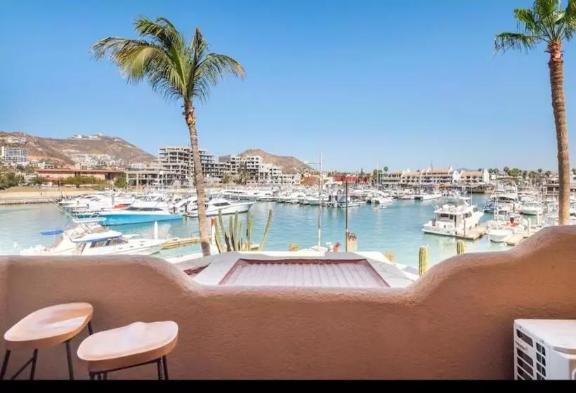 Marina Cabo Plaza