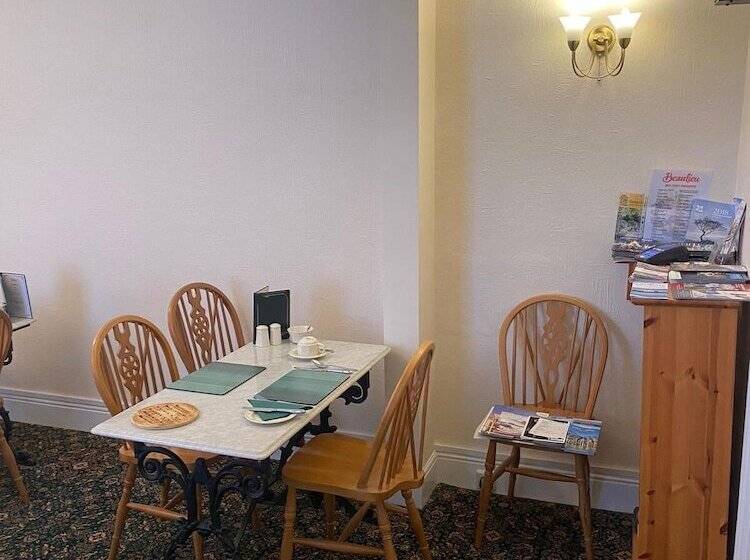 بنسيون Landguard Lodge Guest House