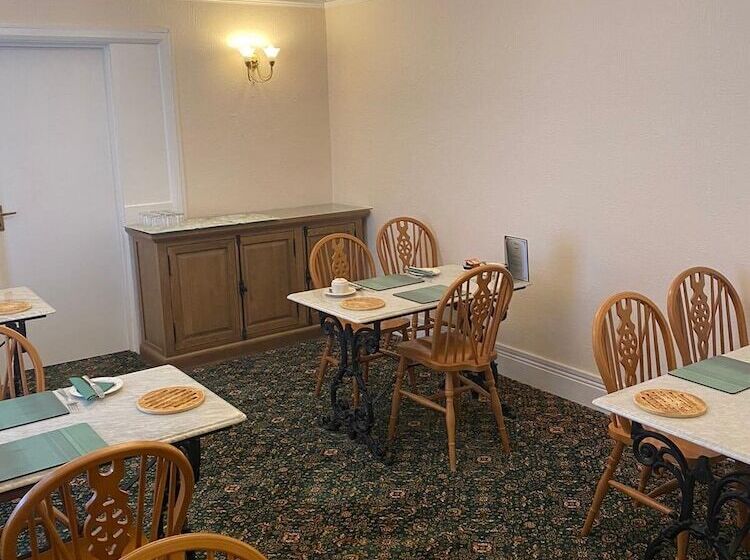 بنسيون Landguard Lodge Guest House