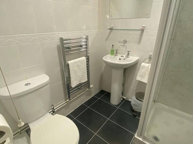 بنسيون Landguard Lodge Guest House