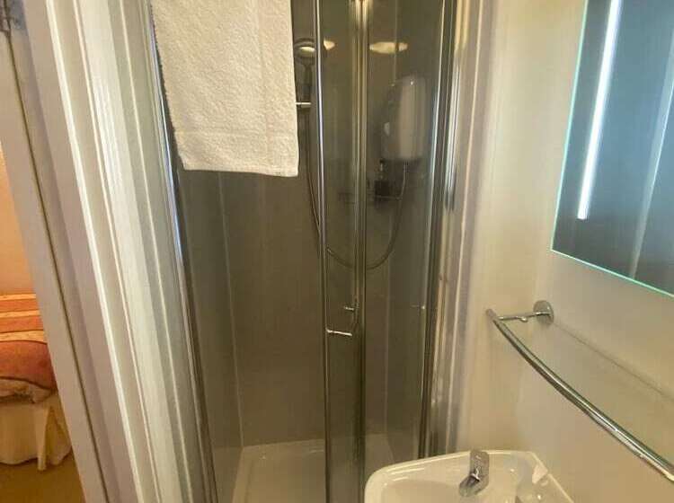 بنسيون Landguard Lodge Guest House