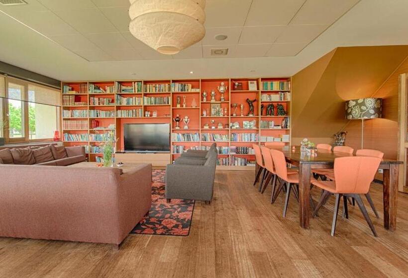 בית מלון כפרי Golf Lodge