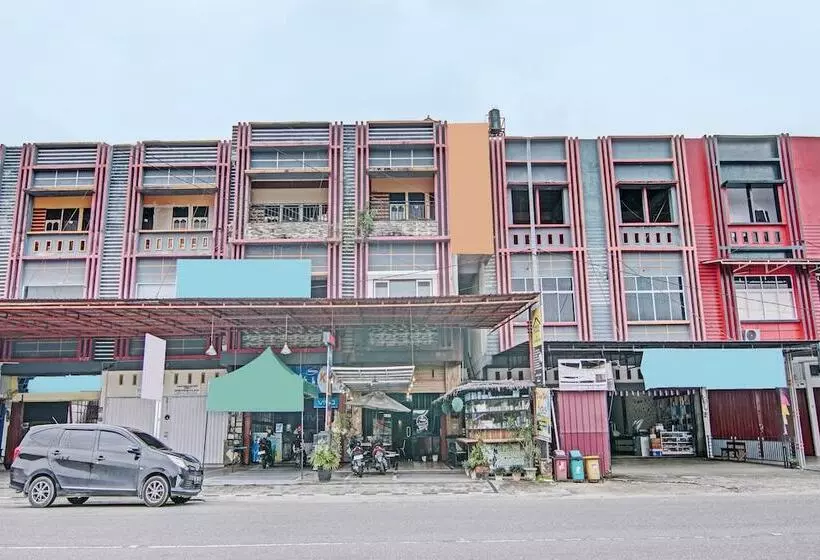 Hotelli Spot On 92052 Aulya Homestay Syariah Near Tuanku Tambusai Stadium