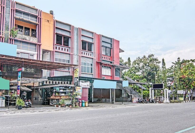 Hotel Spot On 92052 Aulya Homestay Syariah Near Tuanku Tambusai Stadium