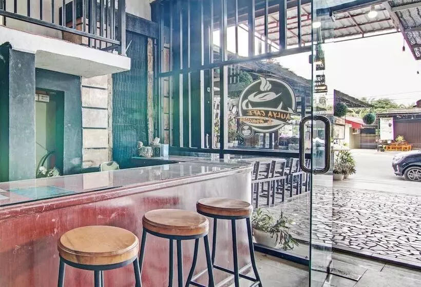 Hotelli Spot On 92052 Aulya Homestay Syariah Near Tuanku Tambusai Stadium