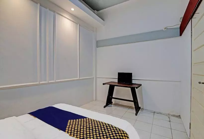Hotelli Spot On 92052 Aulya Homestay Syariah Near Tuanku Tambusai Stadium