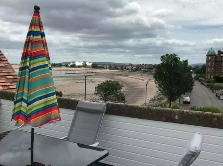 민박 Beachside Suites