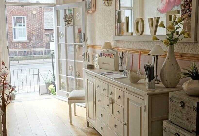 مبيت وإفطار Cartref Guest House