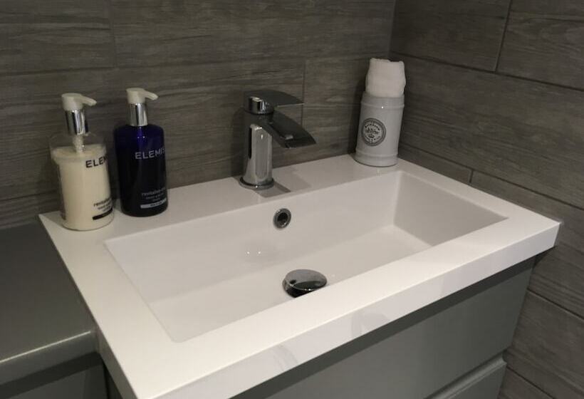 مبيت وإفطار Cartref Guest House