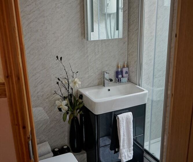 مبيت وإفطار Cartref Guest House