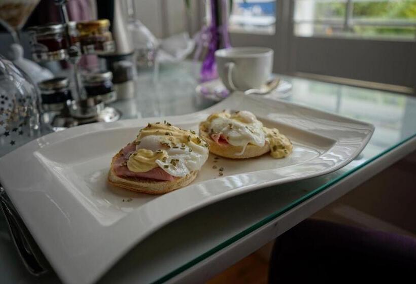 مبيت وإفطار Cartref Guest House