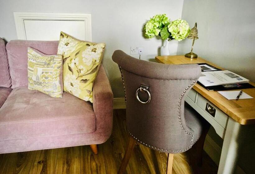 مبيت وإفطار Cartref Guest House