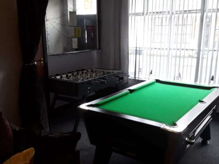 ベッドアンドブレックファースト Crompton House