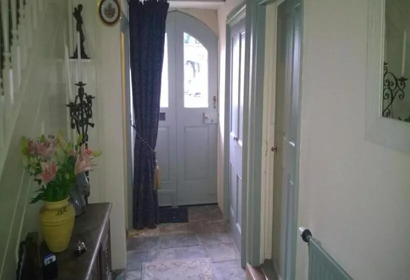 ベッドアンドブレックファースト Longbridge House