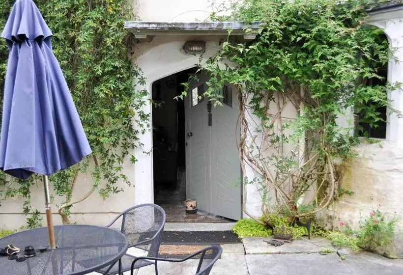 ベッドアンドブレックファースト Longbridge House