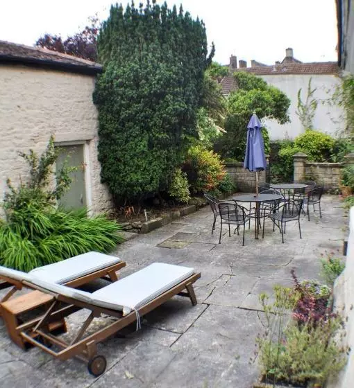 Bed and Breakfast Longbridge House