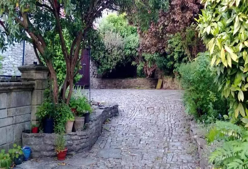 Bed and Breakfast Longbridge House