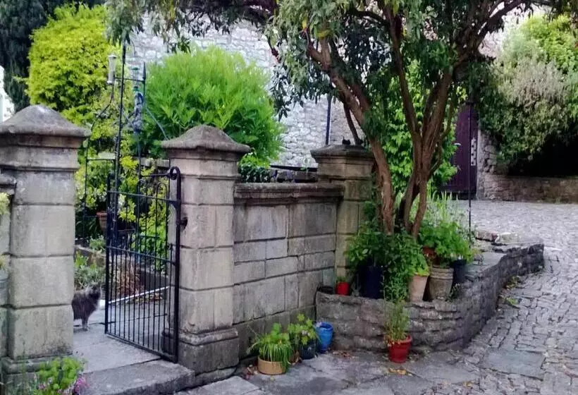 Bed and Breakfast Longbridge House