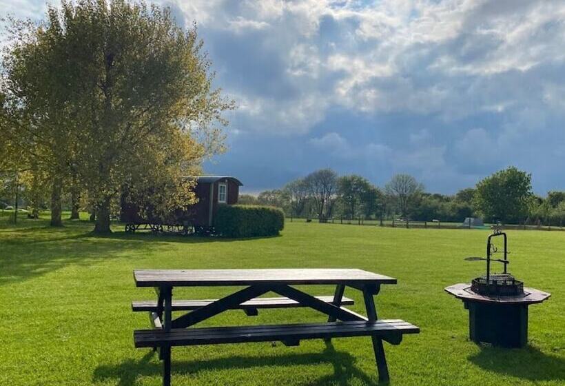 فندق Dawn Chorus Holidays