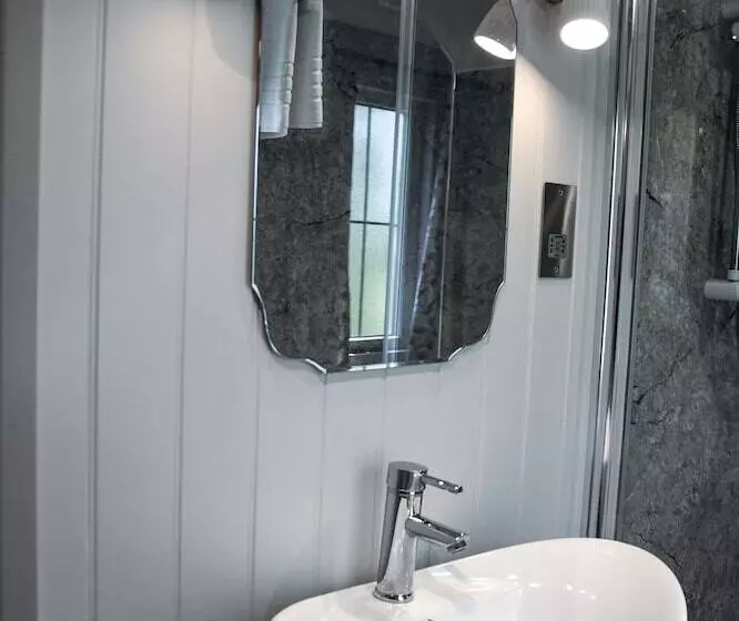 Отель Dawn Chorus Holidays