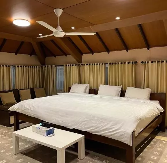 酒店 Attanaya Malioboro Suites Yogyakarta