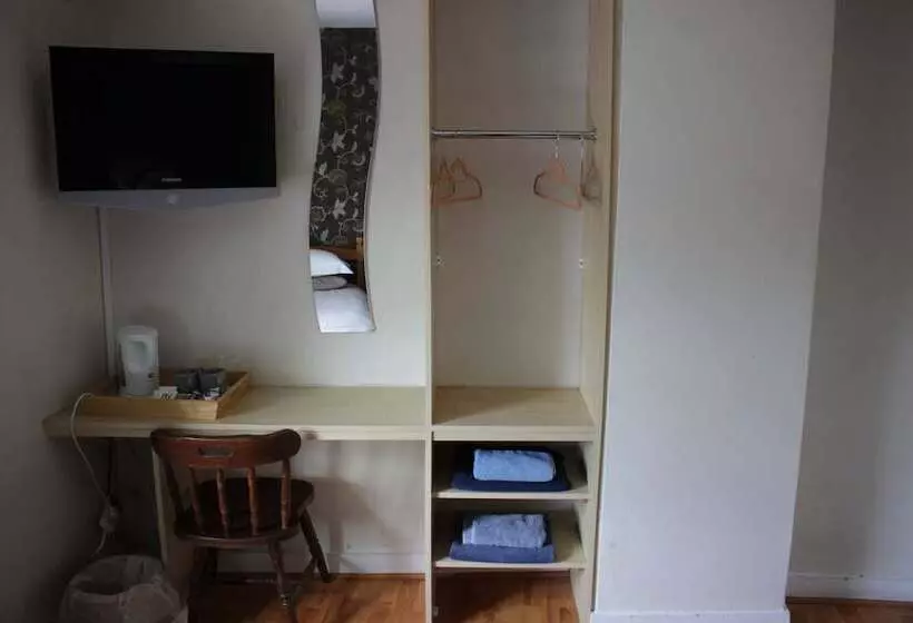 호텔 The Plough Inn