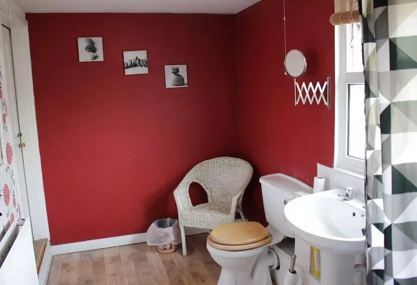 호텔 The Plough Inn